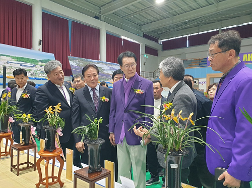 신안군, 명품 춘란 전시회 성황리에 마쳐