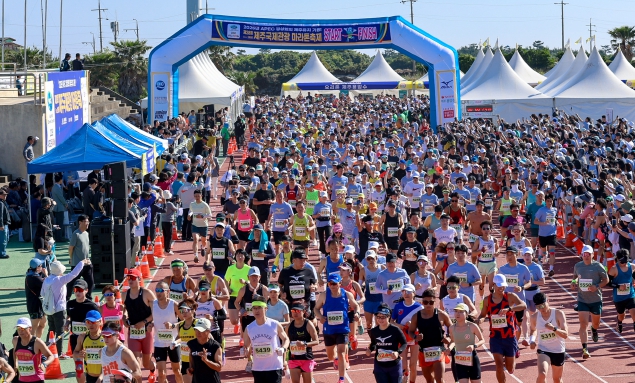 4,600명 마라토너 염원 모아‘2025 APEC은 제주에서’