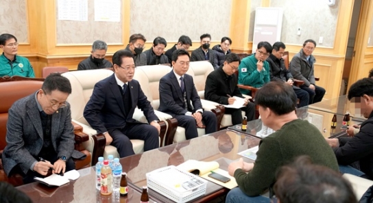 김영록 전남도지사, 설 앞두고 제주항공 여객기 사고 유가족 위문