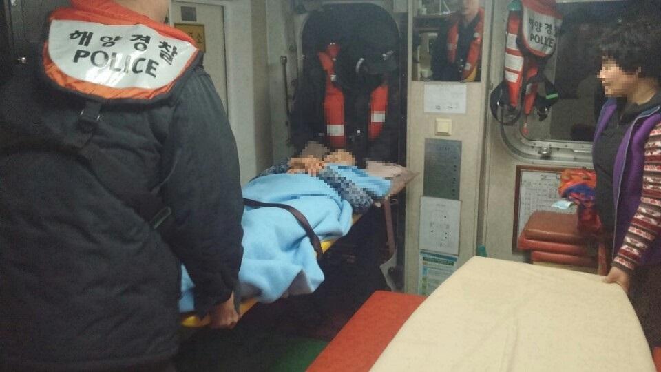 28일 새벽 전남 신안군 응급환자 이송-1.jpg
