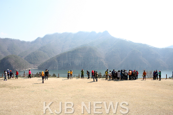 망향동산에서 바라본 적벽.png