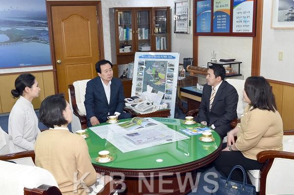 몽골환경녹색개발관광부대표단바트에르덴보좌관목포시방문.jpg