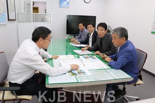 2016.5박병종군수국비확보중양부처방문1.jpg