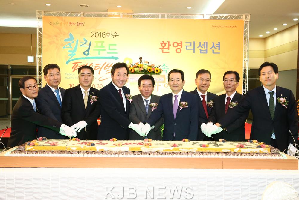 환영리셉션 축하 떡 커팅(1000).jpg