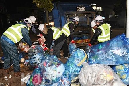 2017 01 04 비파의정발전 연구회 환경미화원 격려방문 (9).JPG