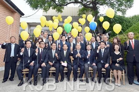 일본아베총리특사니카이도시히로자민당간사장일행공생원방문(2017,6,11,공생원).JPG