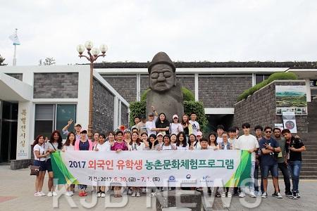 2017 외국인 유학생 농촌문화체험 프로그램 단체사진.JPG