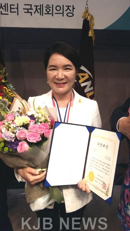 문춘단 의원 의정대상 1.jpg