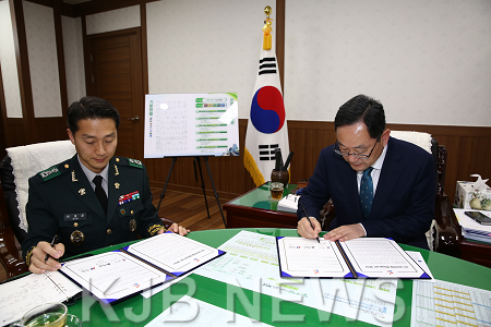 26-일자리 협약식 JR9A4456.png