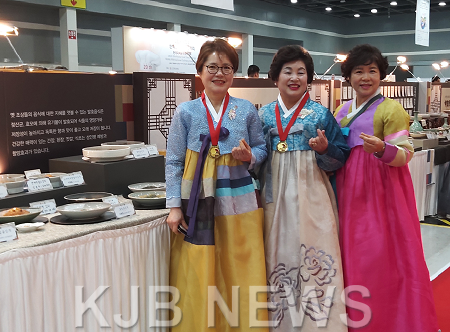 2_ 화순군 _ 요리경연대회 대통령상_ 화순군 수상자 기념사진.png