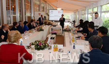 비엘코폴스카와_복지정책_컨퍼런스_(4).png
