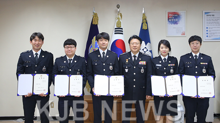 기념 단체 사진.png