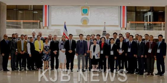 권익현 부안군수, 2023 세계잼버리 개최도시 부안 집중 부각-코스타리카 대통령 및 영부인 면담 후 기념사진.png