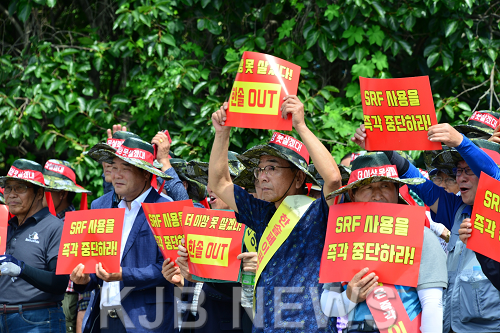 [전달보도자료](7.25)한솔페이퍼텍 이전 대책 환경연대 전남도 행심위 판결에 대한 무효소송 청구 (7.9 항의집회 사진) (2).png