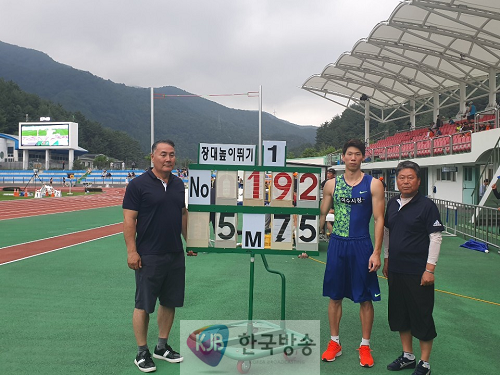 2. 여수시청 진민섭, 장대높이뛰기 ‘한국 신기록’ 또 경신.png