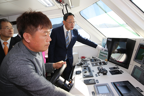 크기변환_21-땅끝희망호 취항 명현관 해남군수.png