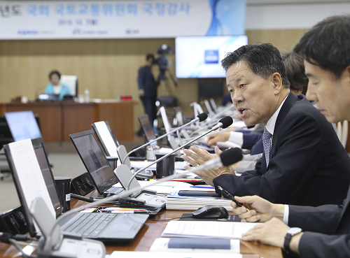 191007 2019년도 국토교통위원회 철도시설공단 국정감사에서 질의중인 주승용 국회 부의장.png
