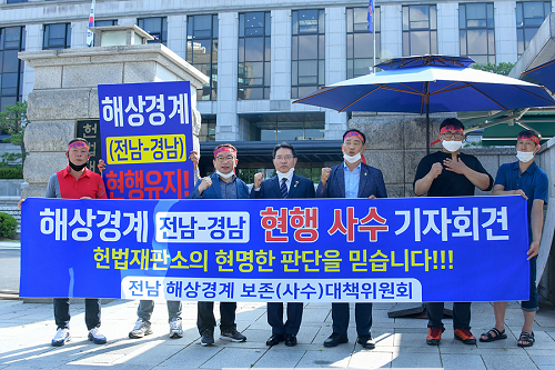 0-1. 권오봉 여수시장, 해상경계 상경투쟁 격려, 1인 시위 동참.png
