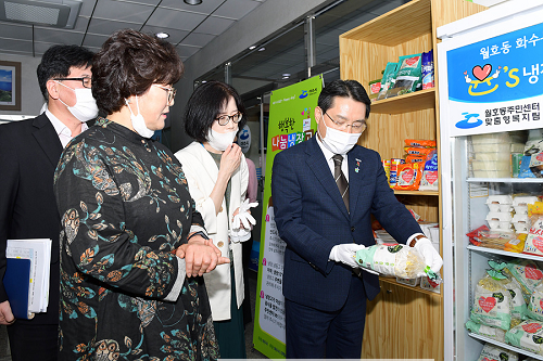 1-2. 여수시, 주민센터 5곳에 ‘행복한 나눔 냉장고’ 문 열어.png