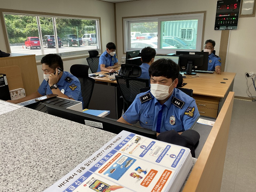 신안파출소가 본격 출범을 하며 업무를 시작한 신안파출소 직원들.png