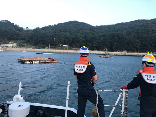 (200922)통영해경, 거제 구조라항 인근 해상 고립자 구조(사진1).png
