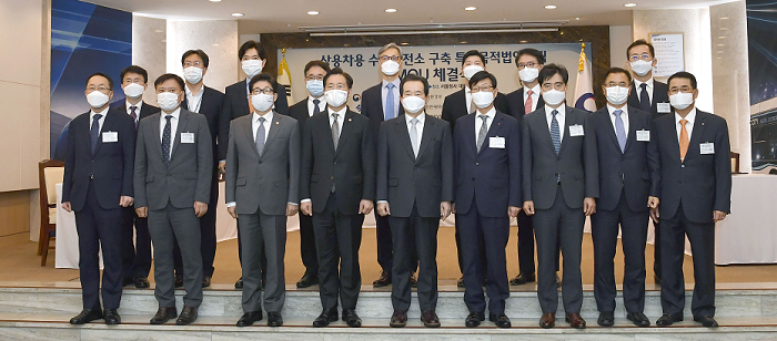 (사진2) 전북도, 상용차 수소충전소 특수목적법인 설립을 위한 업무협약 체결.png