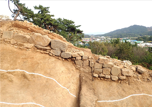 한산읍성 서쪽 성벽 전경.png