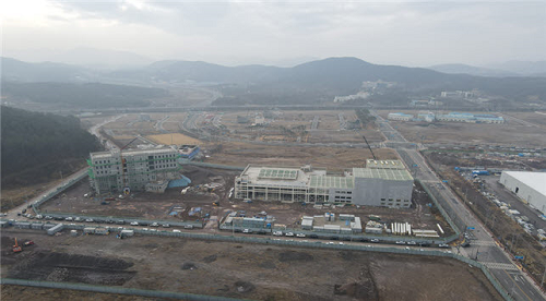 왼쪽 글로쪽벌비즈니스센터, 오른쪽 선도기술지원센터.png
