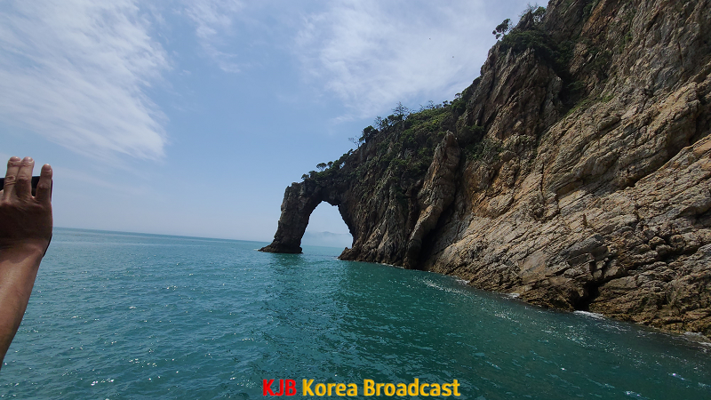 800-450바위터널.png