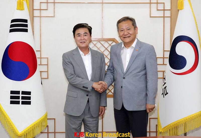 김태흠_지사와_이상민_행안부_장관.jpg
